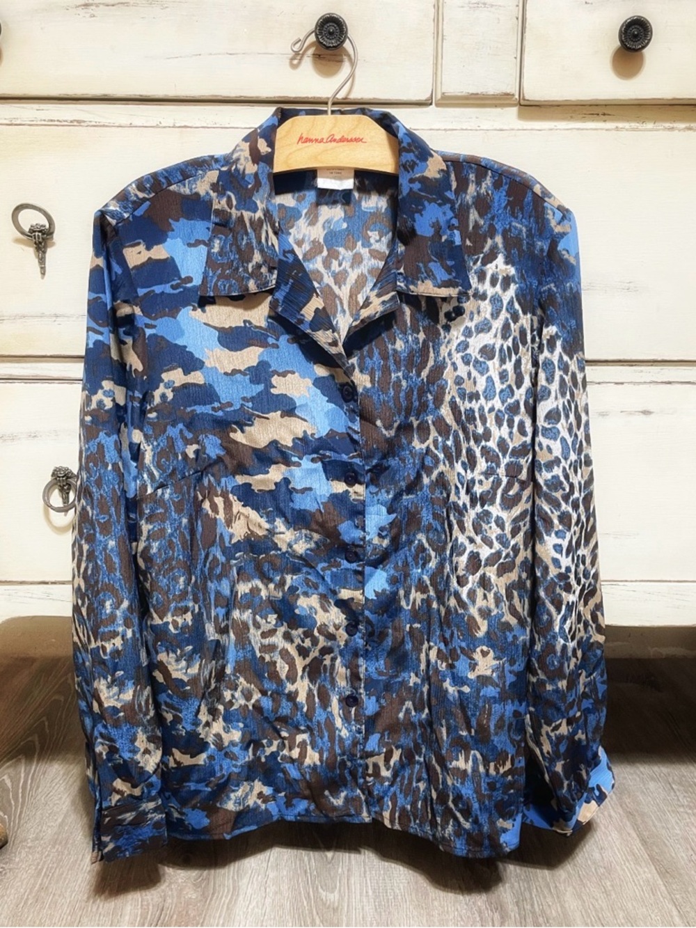 Donnkenny Women's Blue Leopard Print Button-Up Blouse